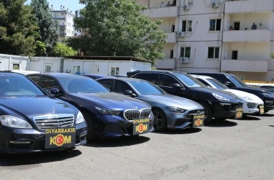 Diyarbakır merkezli operasyonda gümrük kaçağı 10 lüks araç ele geçirildi