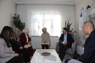 Van Büyükşehir Belediyesi ekipleri engelli bireyleri evlerinde ziyaret etti