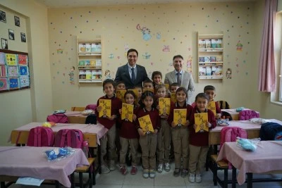 Batman Üniversitesi Rektörü Prof. Dr. Demir köy okulunda öğrencilerle buluştu