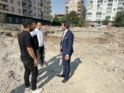 Siirt'te Temeli Kazılan Atat&uuml;rk İlkokulu İnşaatını İl Mill&icirc; Eğitim M&uuml;d&uuml;r&uuml; İnceledi