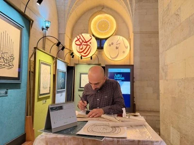 &quot;Adil-i Mutlak&quot; hat eserleri Mardin'de sanatseverlerle buluştu