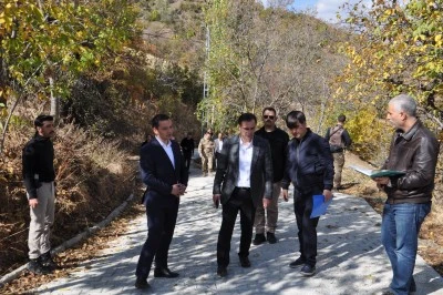Bitlis Valisi Karakaya, Hizan'da yürütülen yol çalışmalarını inceledi
