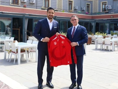 İl gezilerini sürdüren Taha Akgül'ün yeni durağı Van oldu