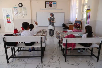 Irak sınırında görev yapan Gülay öğretmenden okuldan eve uzanan eğitim seferberliği