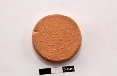 Bitlis Kalesi'nde Şiilerce kullanılan, üzerinde dua yazılı secde taşı bulundu