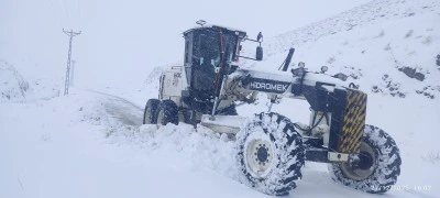 Şırnak,&nbsp;Siirt, Elazığ ve Bing&ouml;l'de kar nedeniyle 269 yerleşim yerine ulaşım sağlanamıyor