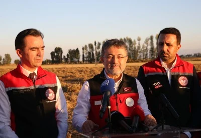 Tarım ve Orman Bakanı Yumaklı, Bitlis'te kuru fasulye hasadına katıldı: