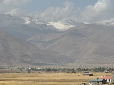 Bitlis ve Hakkari'de yüksek kesimlerde kar etkili oldu