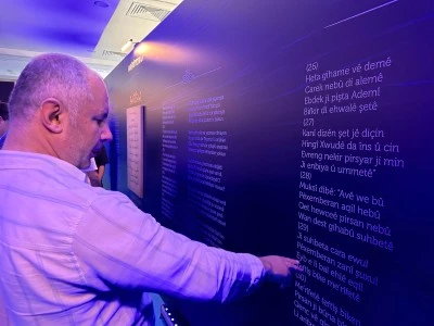 Van'da &quot;Suda Saklı Sözler: Van'da Edebiyatın İzleri&quot; sergisi düzenlendi