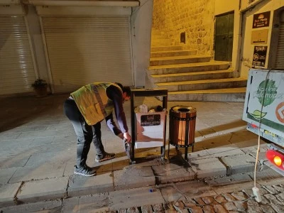 Mardin Büyükşehir Belediyesi Artuklu'daki çöp kovalarını yeniledi