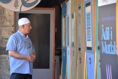 &quot;Adil-i Mutlak&quot; hat eserleri Van'da sanatseverlerle buluştu