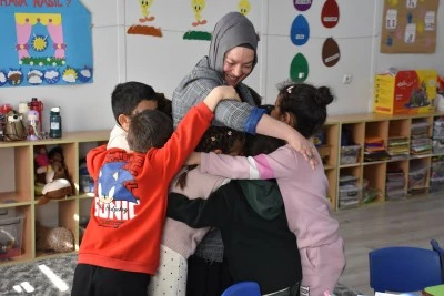 Çiğdem öğretmeni memleket özlemi de kanserle mücadelesi de Şırnak'tan koparamadı