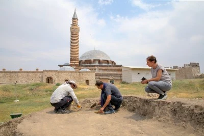 &quot;Eski Van Şehri&quot; kazılarında Osmanlı kışlası izine rastlandı