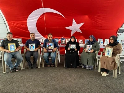 Diyarbakır anneleri kavurucu sıcakta da evlat nöbetinde