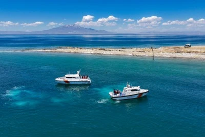 Sahil Güvenlik Komutanlığı ekipleri Van Gölü'nde boğulmalara karşı teyakkuzda