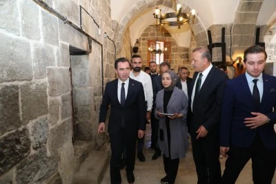 Bitlis Valisi Karakaya, restore edilen tarihi mekanları gezdi