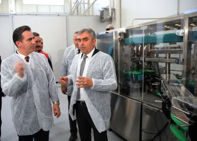 Bitlis Valisi Karakaya, bal dolum ve paketleme tesisini inceledi