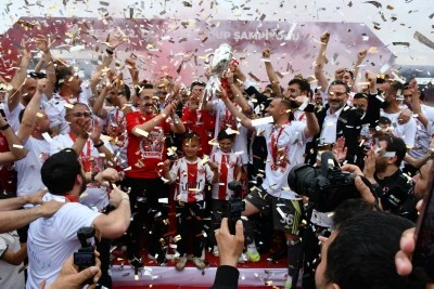 Trendyol 1. Lig'e y&uuml;kselen&nbsp;Batman&nbsp;Petrolspor, kupasını aldı