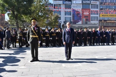Van ve çevre illerde Cumhuriyet'in 102. yılı kutlanıyor