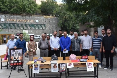 AK Parti Bitlis Gençlik Kolları'ndan Gazze için &quot;Boş Sıralar&quot; etkinliği