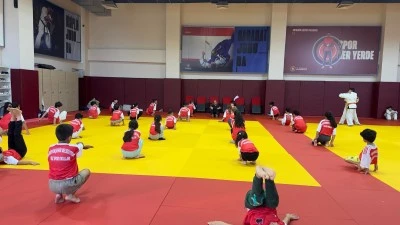 Van Büyükşehir Belediyesi'nin judo kursu devam ediyor