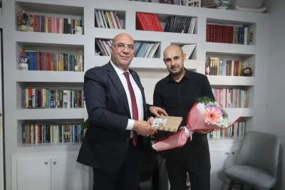 Van Milli Eğitim Müdürü Aras, 19 Eylül'deki bıçaklı saldırıda yaralanan öğretmeni ziyaret etti