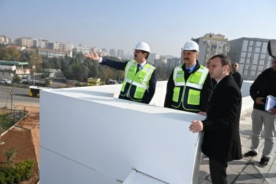 Batman Valisi Canalp, yapımı süren Bilim Merkez'inde incelemelerde bulundu