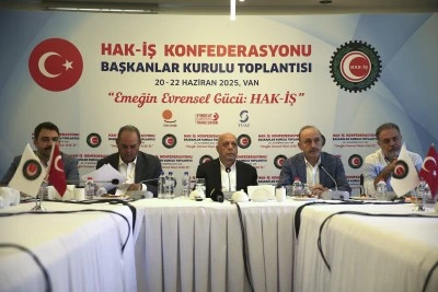 HAK-İŞ Genel Başkanı Arslan, Van'da yapılan Başkanlar Kurulu Toplantısı'nda konuştu:
