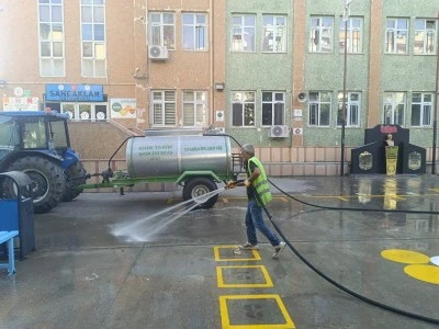 Siirt Belediyesi okullarda temizlik yaptı