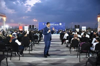 AK Parti Genel Sekreteri İnan, Van'da gençlerle buluştu: