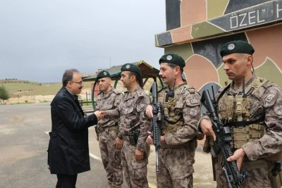 Siirt Valisi Kızılkaya'dan özel harekat polislerine ziyaret