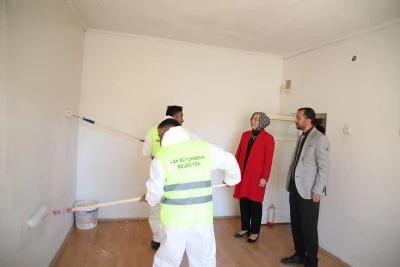 Van Büyükşehir Belediyesi ihtiyaç sahibi ailenin evini onardı