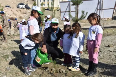 Van ve çevre illerde binlerce fidan toprakla buluşturuldu