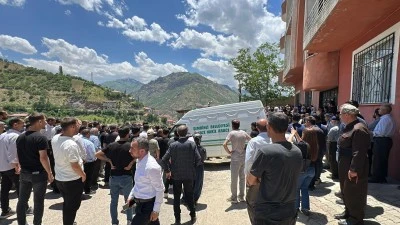 Hakkari'de eşini ve 3 akrabasını silahla &ouml;ld&uuml;ren zanlı, intihar girişiminde bulundu