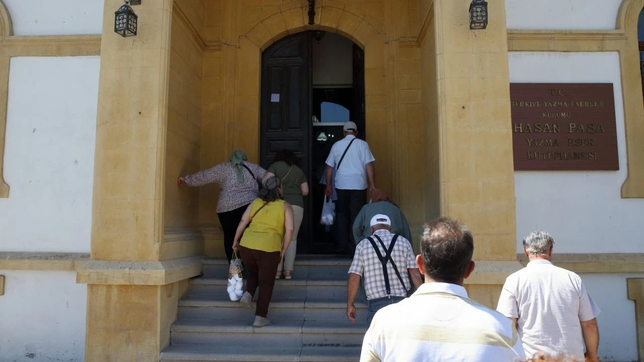 Hakkari'de görev yapan 40 yıllık asker arkadaşları Çorum'da buluştu