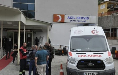 Hakkari'de yamaca çarpan kamyonetin sürücüsü öldü