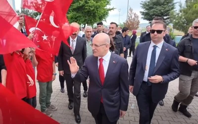 Hazine ve Maliye Bakanı Mehmet Şimşek, Batman'da &ccedil;eşitli a&ccedil;ılışlara katıldı