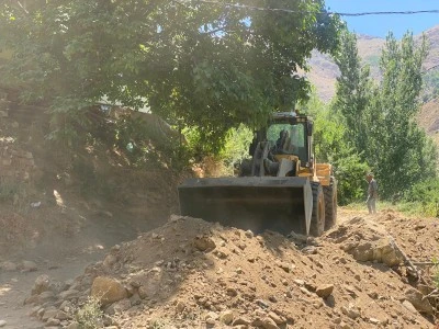 Hizan'da yol çalışmaları sürüyor