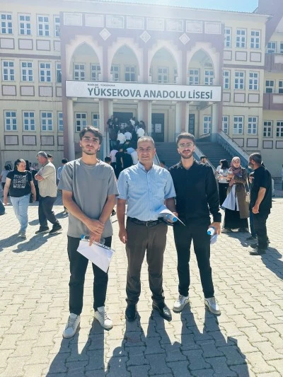 İki kardeş ve babaları aynı sınavda ter d&ouml;kt&uuml;