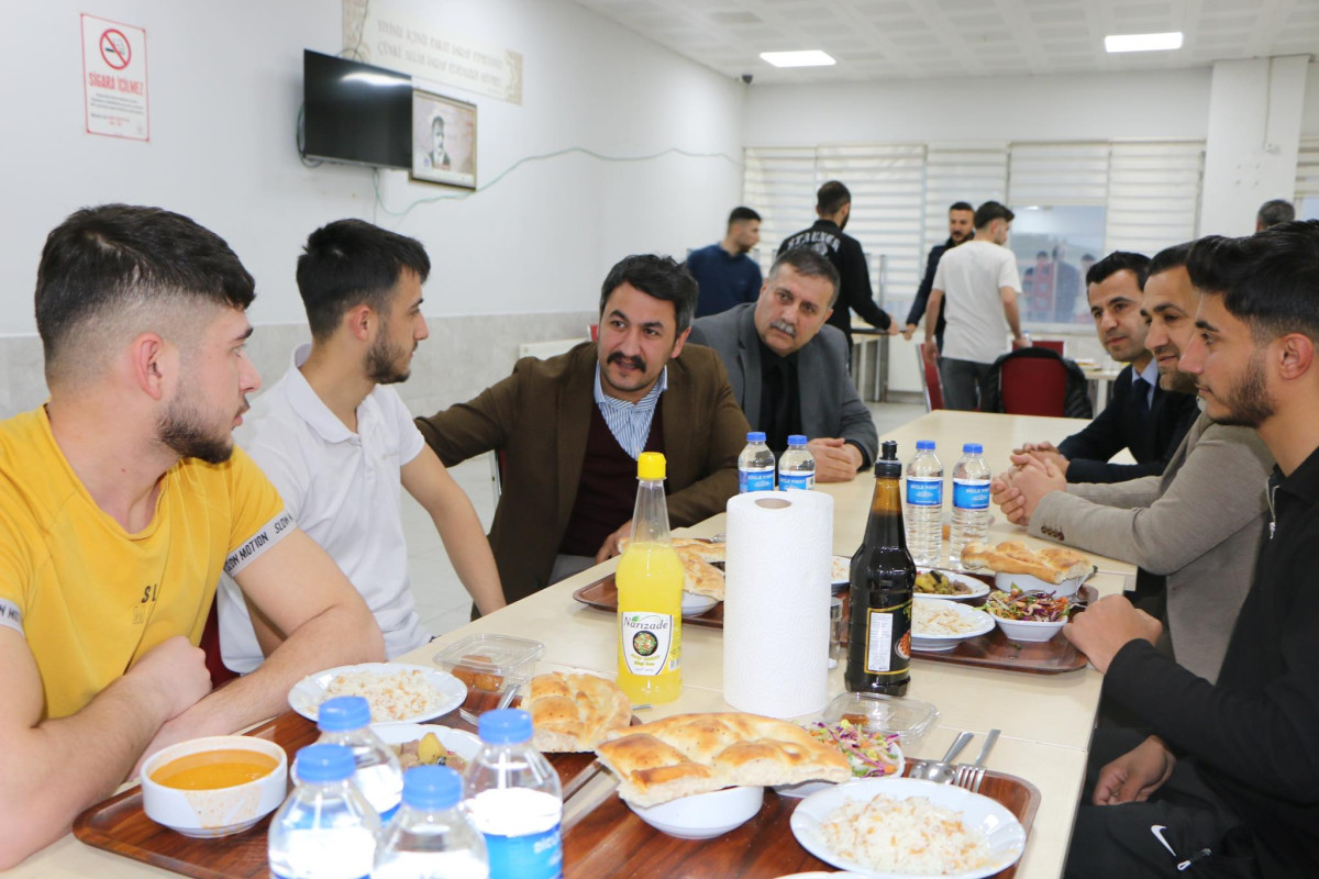 İl Müdürü Çalgan, Kurtalan’da Öğrencilerle İftarda Buluştu