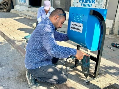 İlçe Merkezinde Çöp Kutuları Yenileniyor