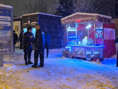Kadınlar arasında &ccedil;ıkan bı&ccedil;aklı kavgada 1 kişi &ouml;ld&uuml;, 1 kişi yaralandı