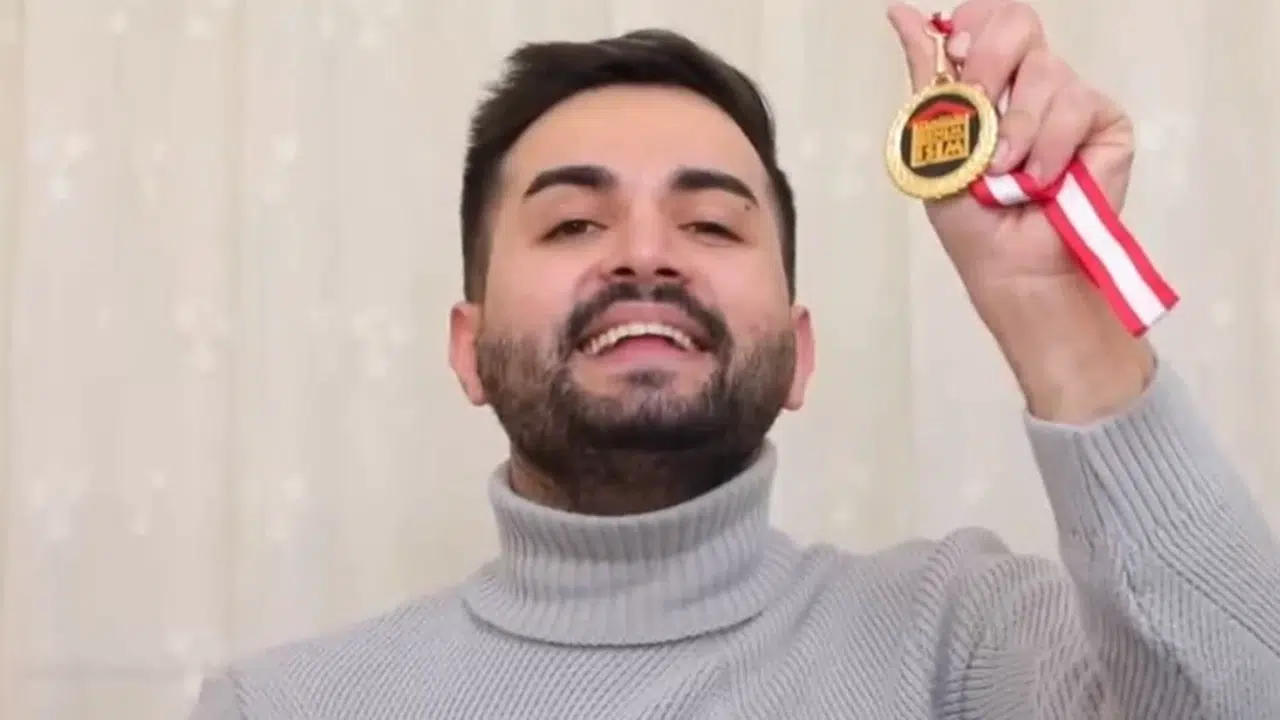 Kadir Ezildi Ne Kadar Kazanıyor 2026? B&ouml;l&uuml;m Başı &Uuml;creti Ka&ccedil; TL, Yıllık Geliri Ne Kadar?