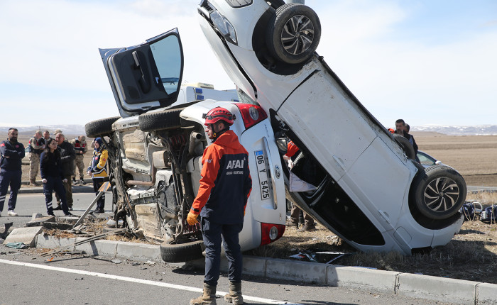 Kars'taki trafik kazasında ölü sayısı 2'ye yükseldi