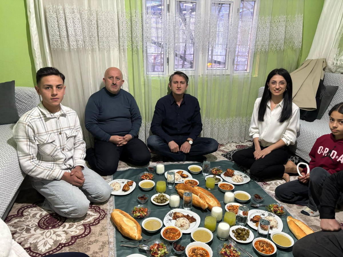Kaymakam Özcan, Vatandaşlarla Birlikte İftar Açtı