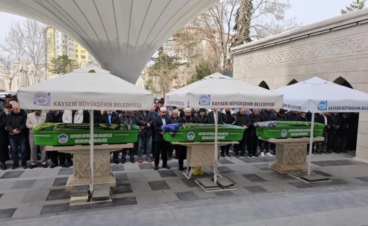 Kayseri'de kızı tarafından öldürülen anne toprağa verildi