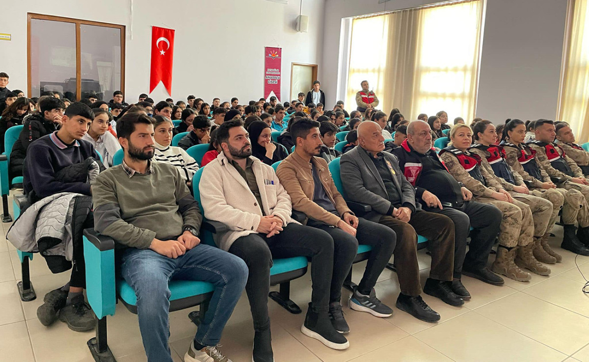 Kıbrıs Gazisi Kurtalan’da Öğrencilerle Buluştu