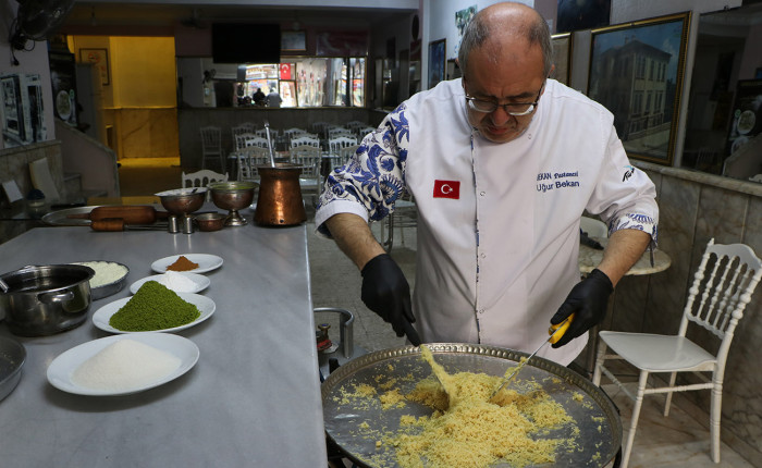 Kilis'in tescilli lezzeti "cennet çamuru" iftar sofralarını süslüyor