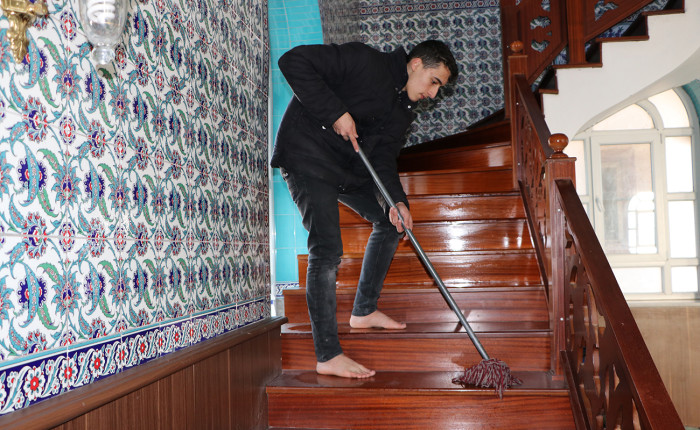 Kilis'te gönüllü gençler camileri temizledi