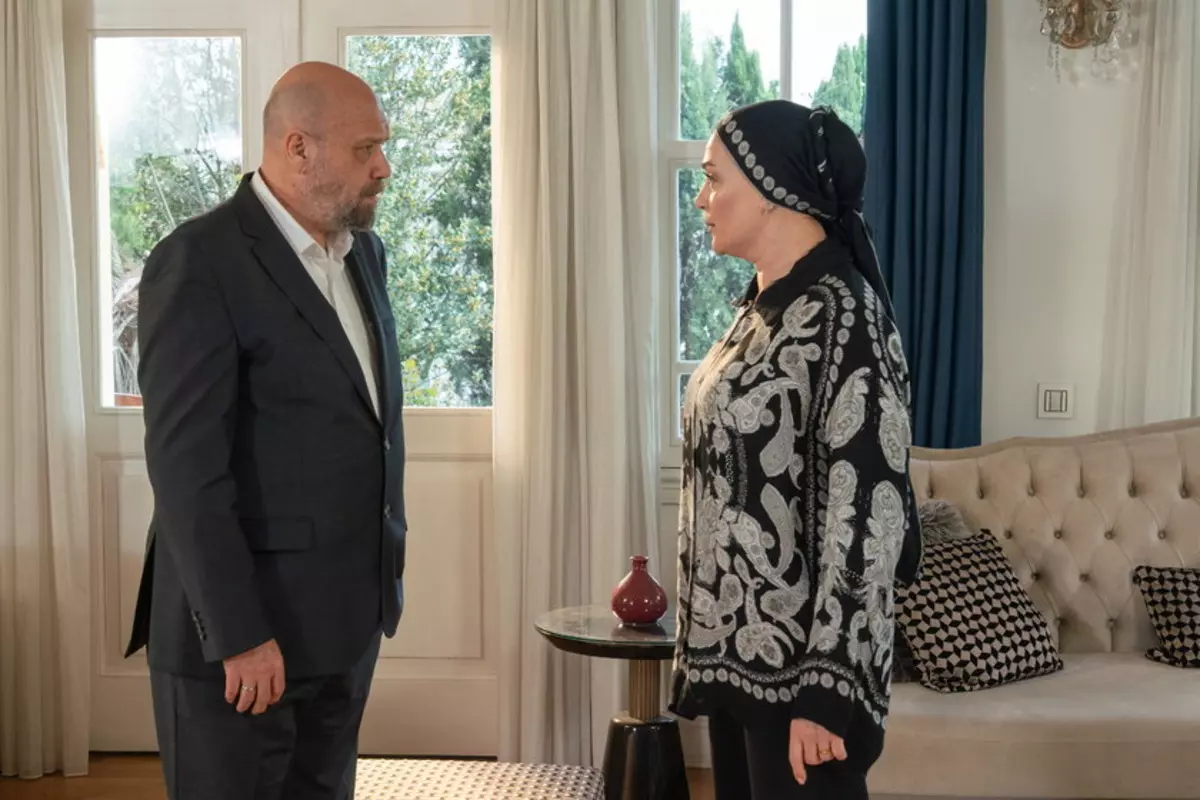 Kızılcık Şerbeti 134. b&ouml;l&uuml;m 2. fragman izle! Abdullah neden Fatih&rsquo;le y&uuml;zleşiyor, Nilay eve mi d&ouml;n&uuml;yor?